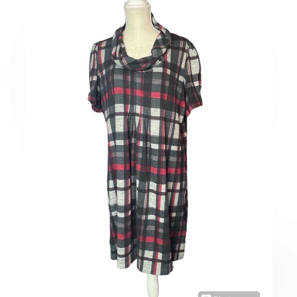JH Black, White, Red Plaid Short Sleeve Sweater 
MIDI Dress